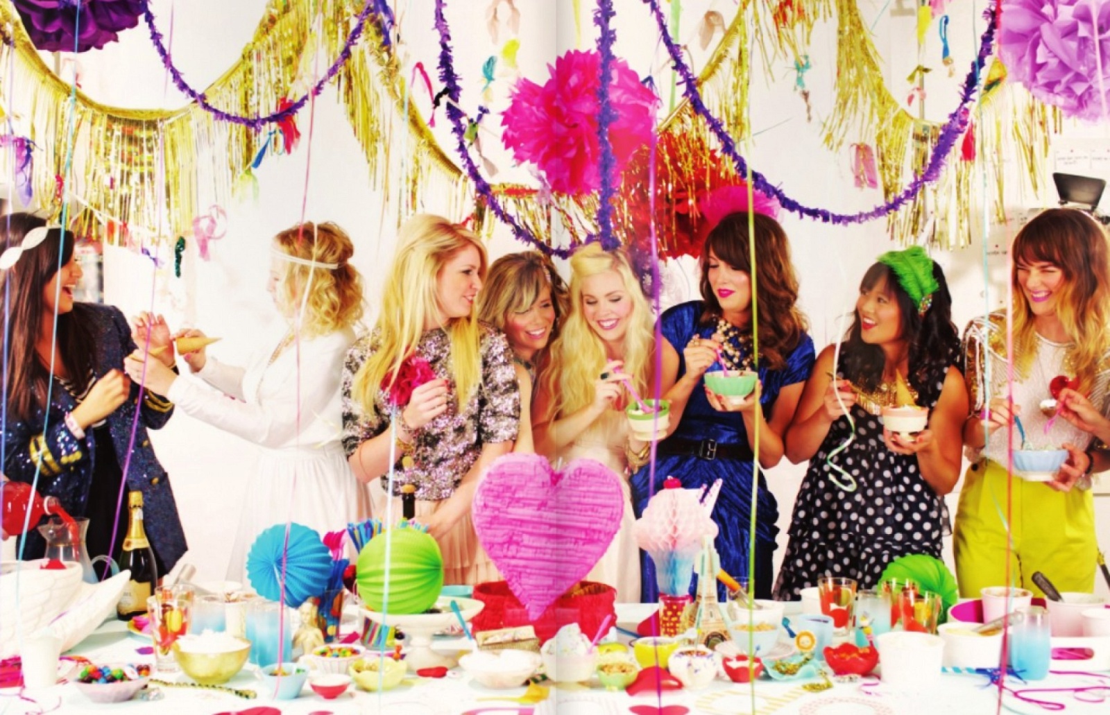 новогодний корпоратив для женской
                              компании сценарий