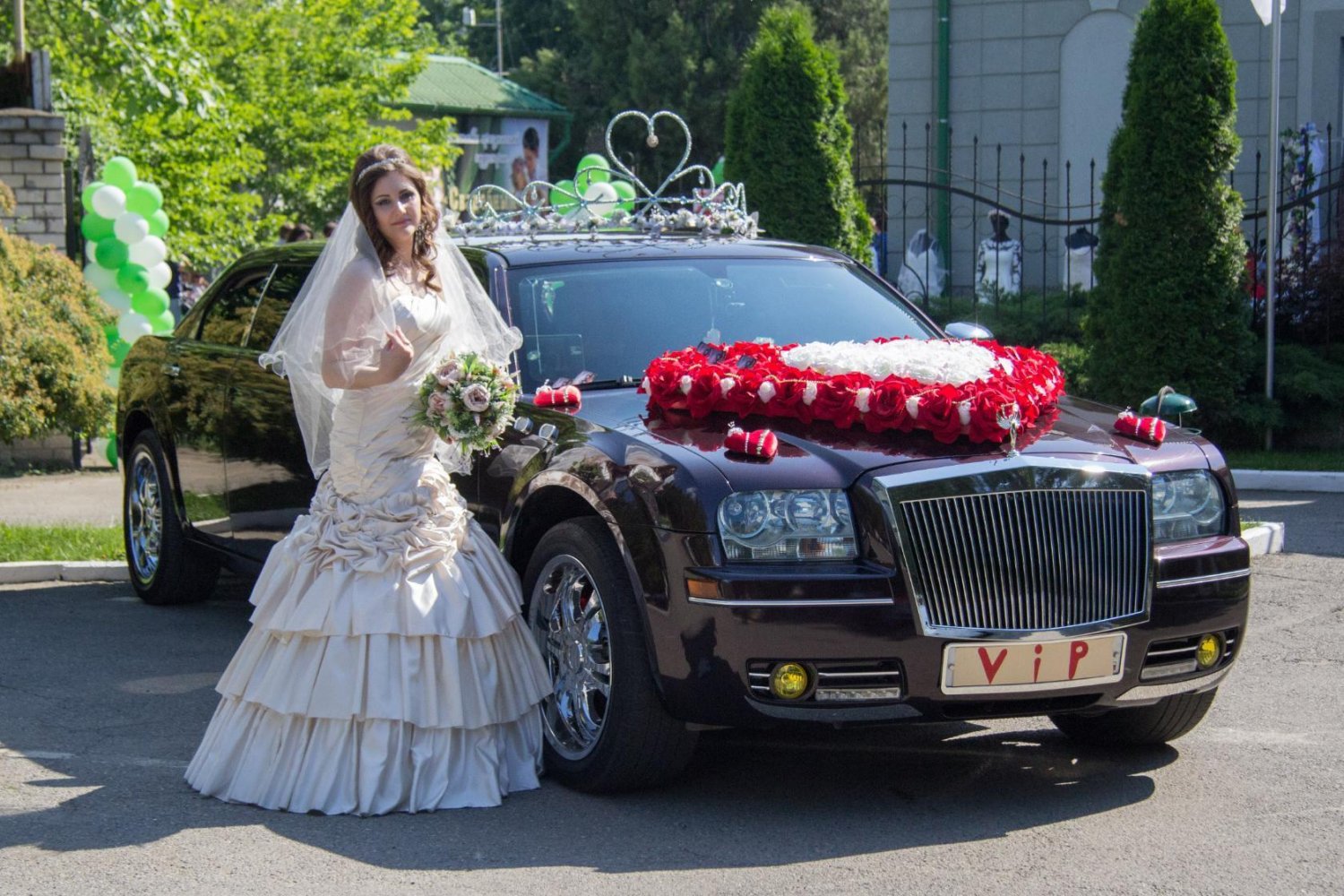 Молодожёны и ViP-Лимузин&nbsp;Лимузин VIP-Класса в Ставрополе и Невинномысске. : 