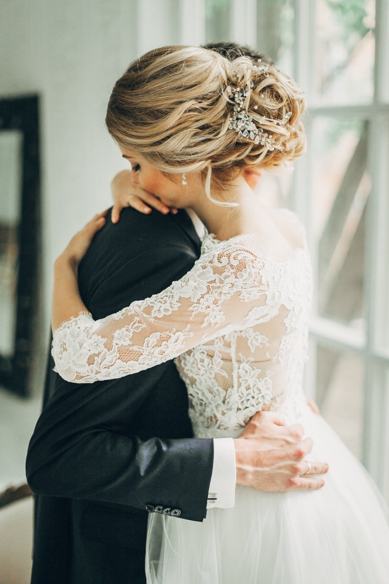 Счастливые молодожены&nbsp;WEDDING BAND : 
