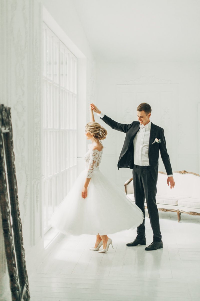 Счастливые молодожены&nbsp;WEDDING BAND : 