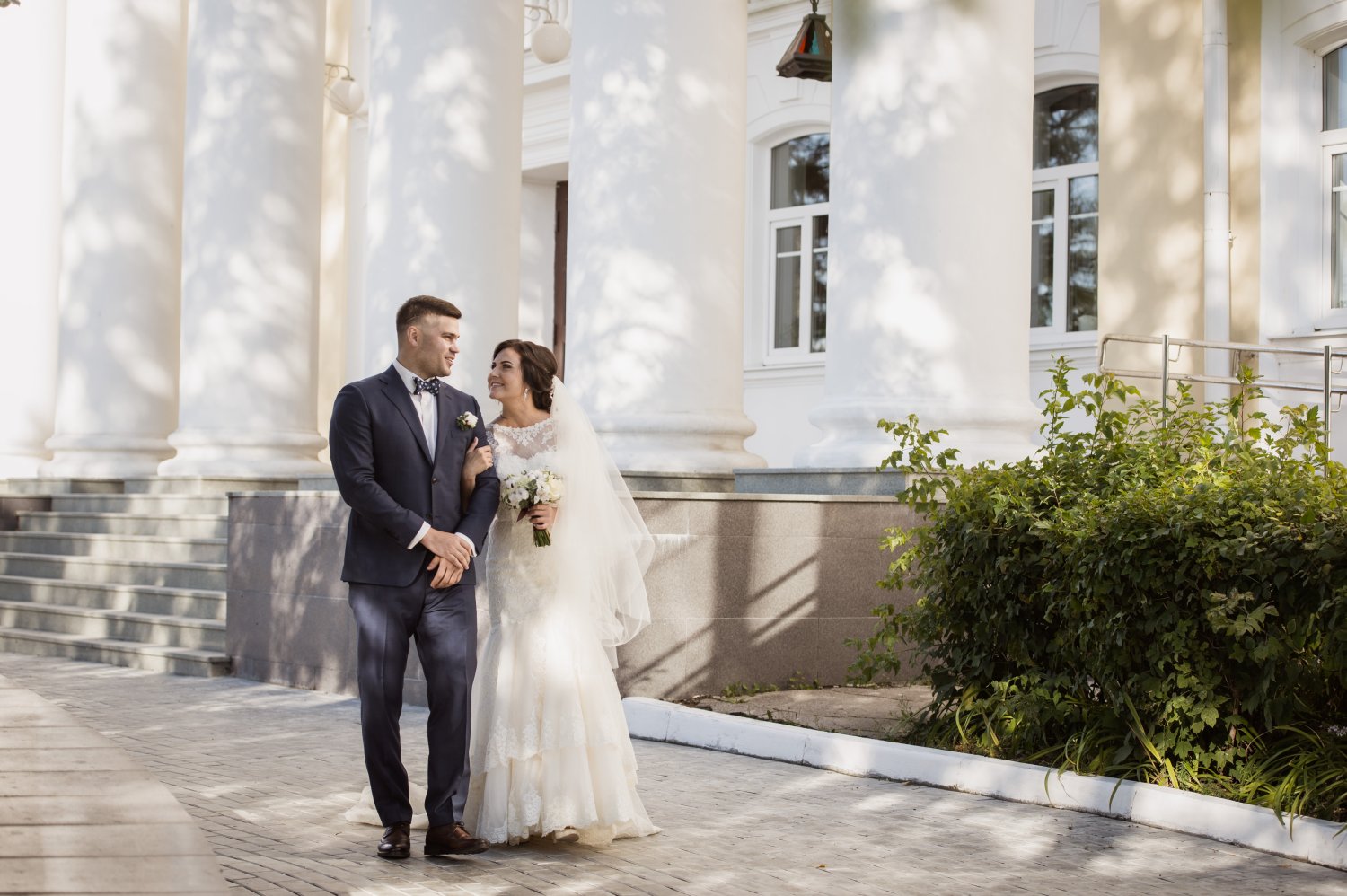 Счастливые молодожены&nbsp;WEDDING BAND : 