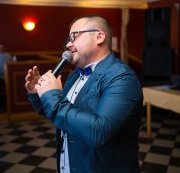 Ведущий-саксофонист Илья Палев